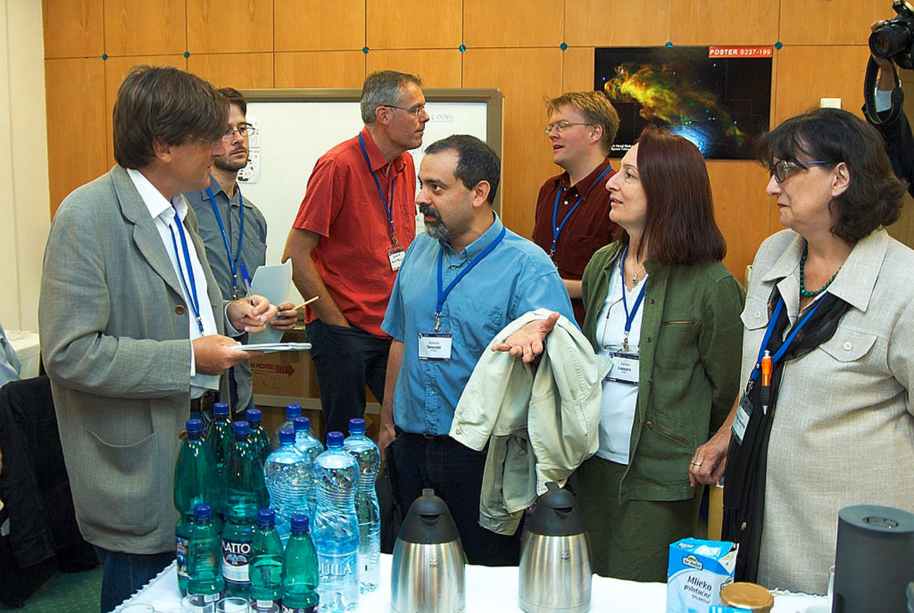 Discussions/Press Office - IAU General Assembly 2006